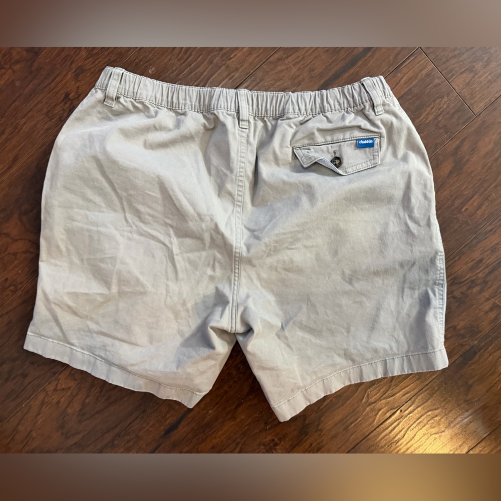 chubbies Light Gray Cargo Shorts with Tan Undertones
